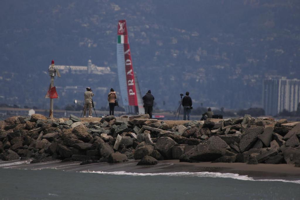 Spectators (and spies?) watch Luna Rossa training in San Francisco Saturday August 4, 2013 © Chuck Lantz http://www.ChuckLantz.com